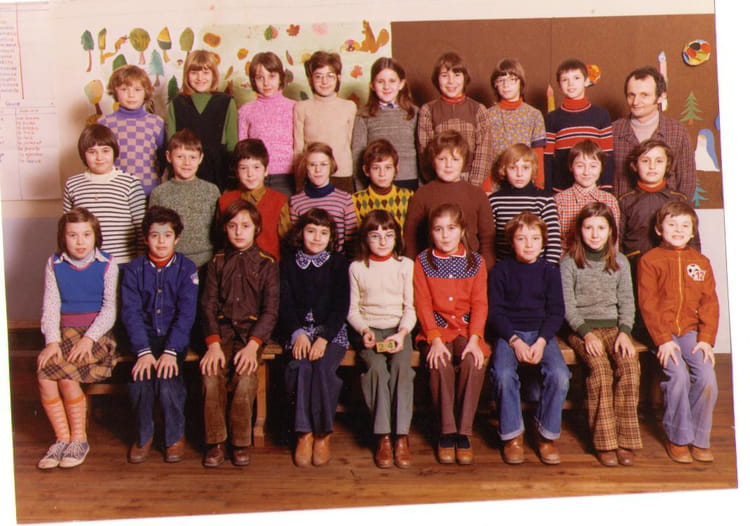 Photo de classe Cm1 de 1977, ECOLE SAINTE FAMILLE Copains d'avant