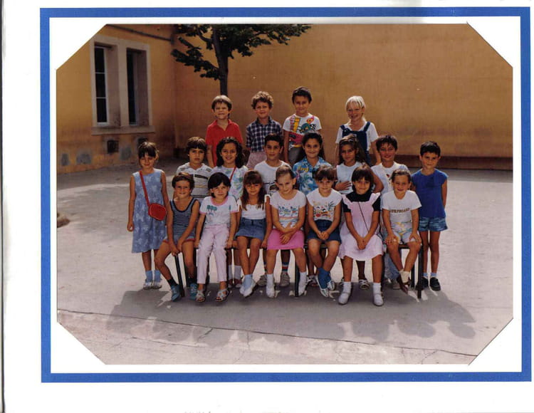 Photo de classe CE 1 de 1987, ECOLE SAINTE SOPHIE Copains d'avant