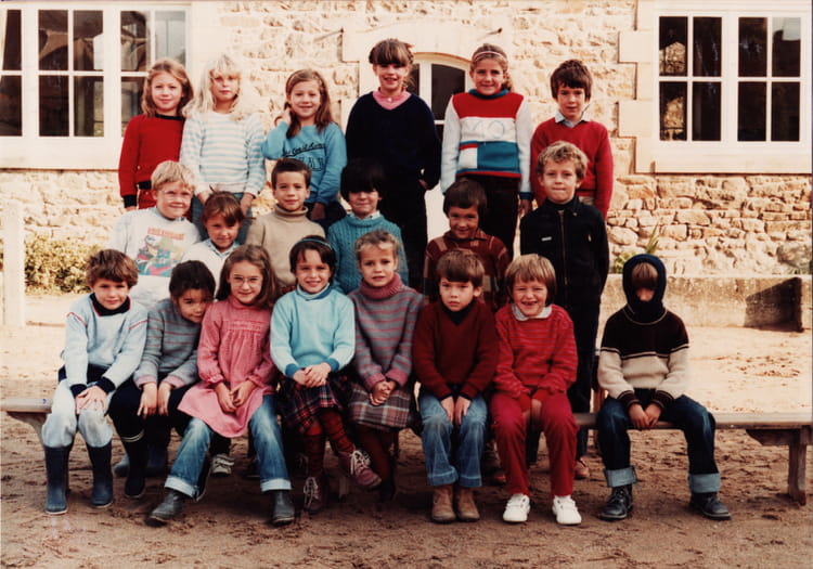 Photo de classe CP de 1983, Ecole Sainte Marie-st Pierre - Copains d'avant