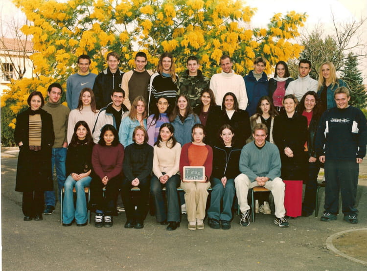 Photo de classe Terminale ES 2 de 2001, Lycée Jean Moulin - Copains d'avant