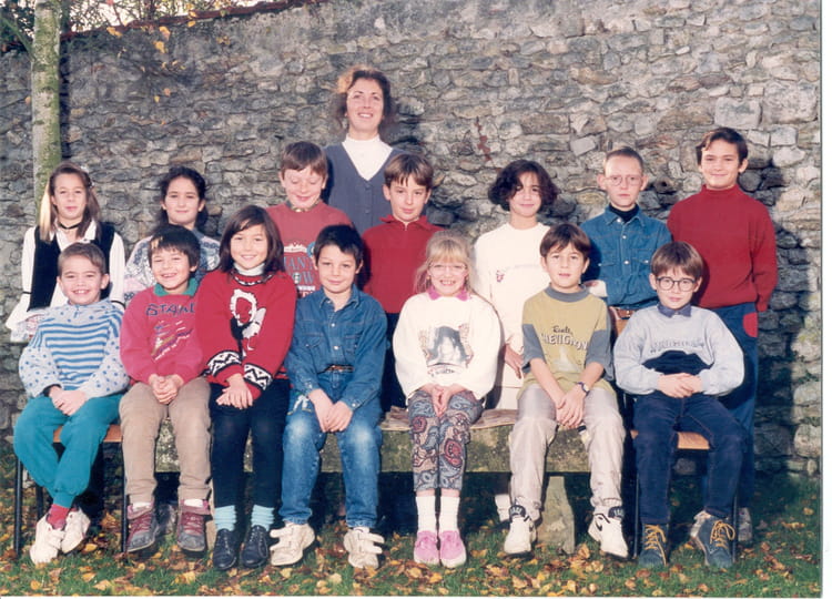 Photo de classe Vers 1993 de 1993, Ecole De La Grande Vallee (Puiselet