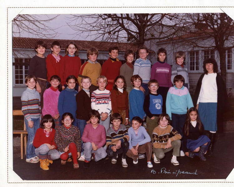 Photo De Classe Cm2 1983 1984 De 1983 Ecole Primaire Aigrefeuille D Aunis Copains D Avant