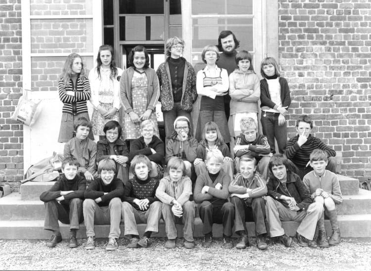 Photo de classe Cm 2 de 1977, ECOLE SAINT ALPHONSE Copains d'avant