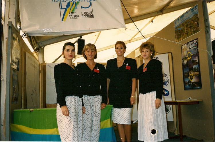 Photo de classe BTS 2 de 1990, BTS TOURISME EMBRUN - Copains d'avant
