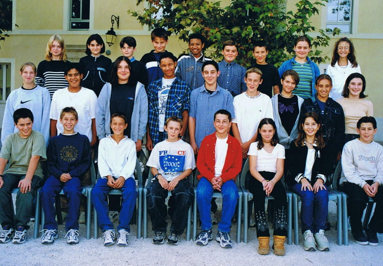 Photo de classe 5 eme 00/01 de 2000, Ecole Sainte Marthe (Cuers