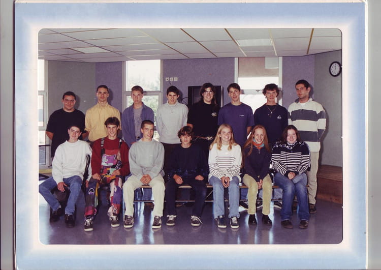 Photo de classe 1ère BT musique de 1999, Lycée Professionnel Saintlouis De Gonzague Copains d Photo de classe 1ère BT musique de 1999, Lycée Professionnel Saintlouis De Gonzague Copains d