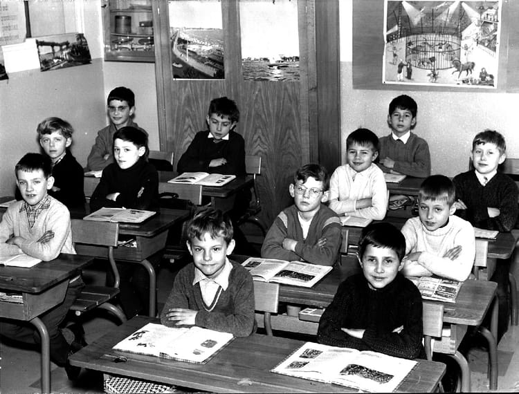Photo De Classe Ce2 De 1967 Ecole Pierre Brossolette Copains D Avant