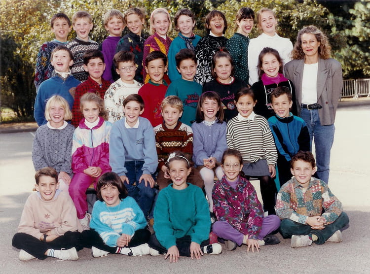 photo-de-classe-cm1-de-1993-ecole-primaire-copains-d-avant
