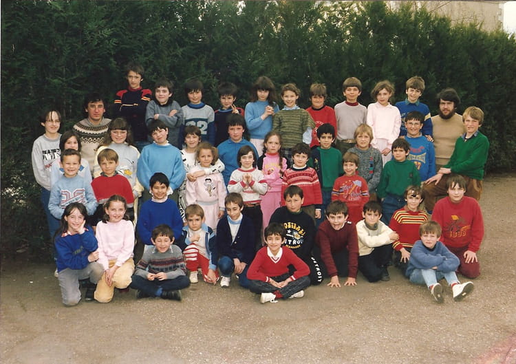 Cp Ce1 Ce2 Cm1 Cm2 Signification Photo de classe Classe GS, CP, CE1, CE2, CM1 et CM2 de 1988, ECOLE