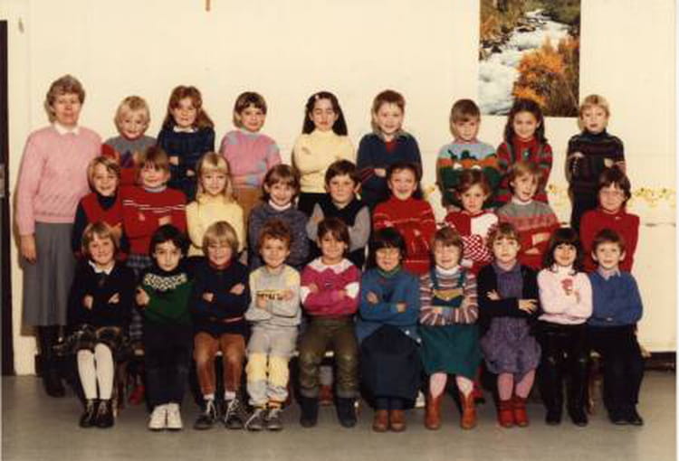 Photo de classe Ce1 de 1986, Ecole Sainte Famille (Arras) Copains d'avant
