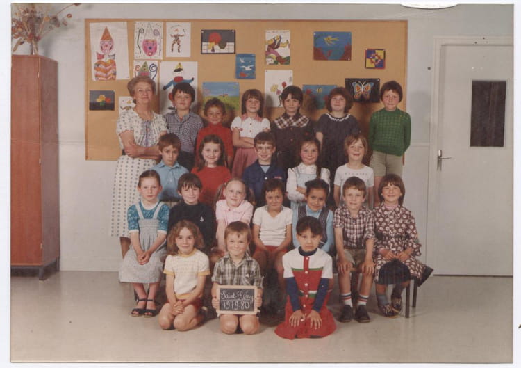 Photo de classe Classe de st remy sur avre ecole de la vallée de 1979