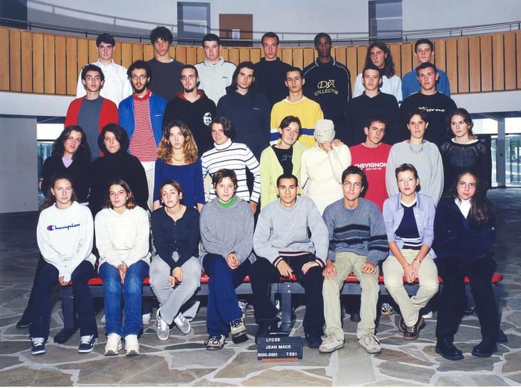 Photo de classe TES1 de 2000, Lycée Jean Macé - Copains d'avant