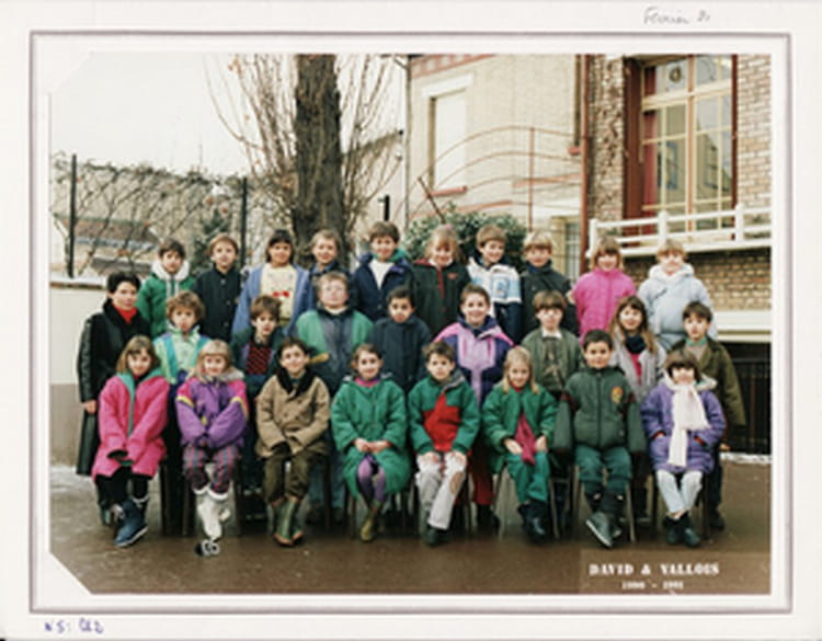 Photo de classe CE2 de 1990, ECOLE SAINTE MARIE DES VALLEES - Copains d ...