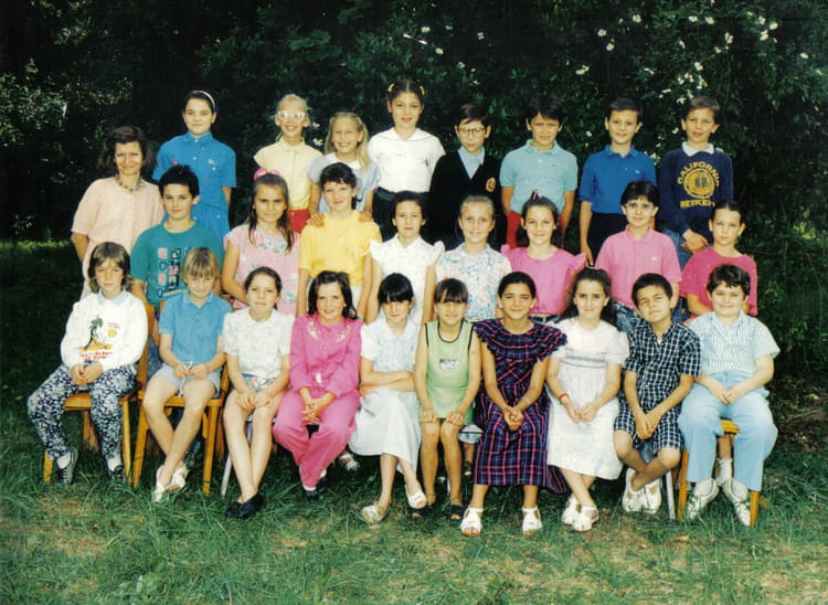 Photo de classe CM1 de 1988, ECOLE INSTITUTION SAINTE MONIQUE Copains