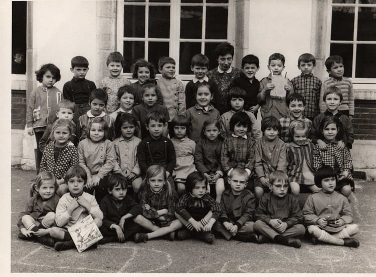 Photo de classe Maternelle Petite Section 66 OU 67 de 1967, SAINTE URSULE Copains d'avant