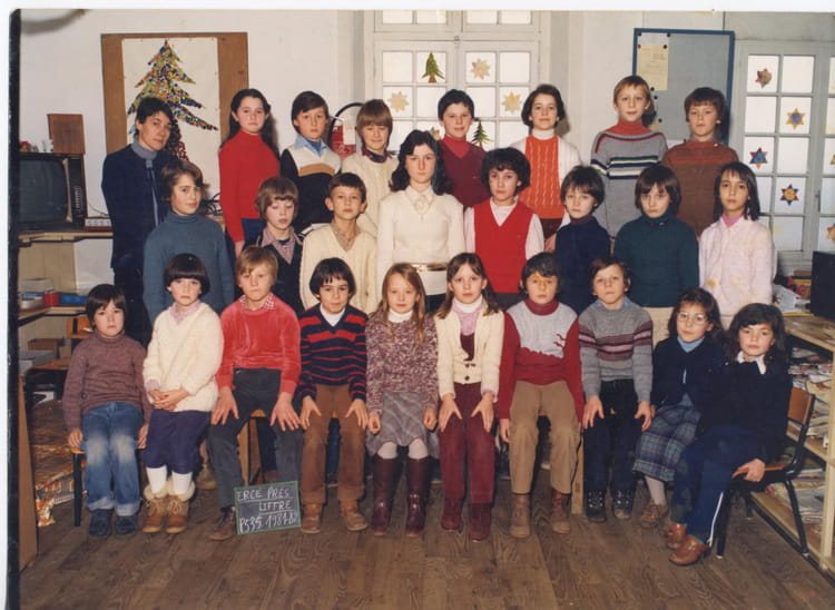 Cp Ce1 Ce2 Cm1 Cm2 Signification Photo de classe CP-CE1-CE2-CM1-CM2 de 1982, Ecole Sacre Coeur (Erce