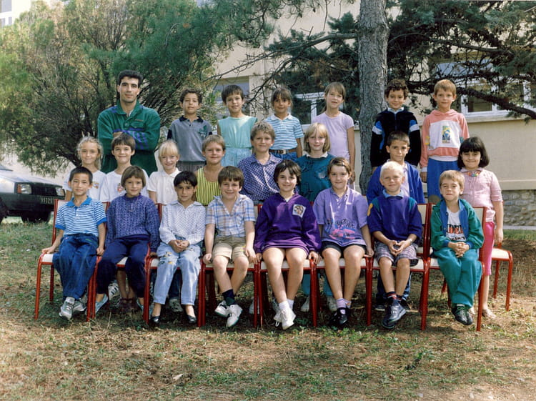 Photo de classe CE2 1989-1990 de 1989, ECOLE LOUISE MICHEL - Copains d ...