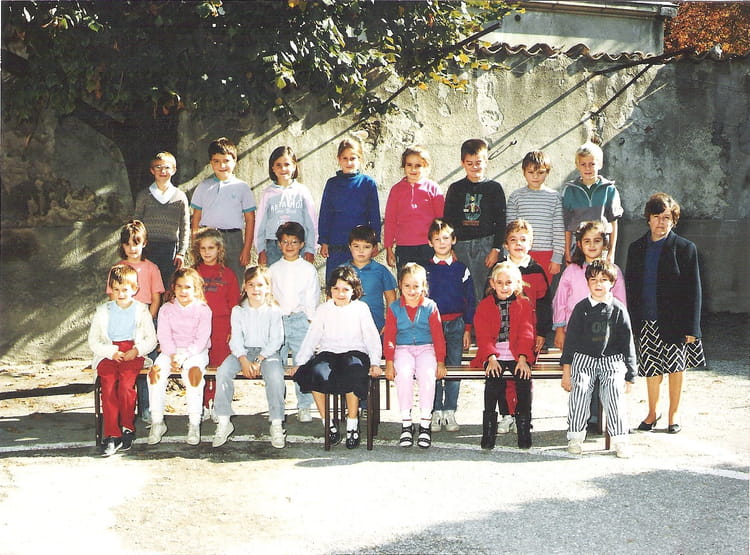 Photo de classe Classe de CE2 (8889) de 1989, Ecole Sainte Jeanne D