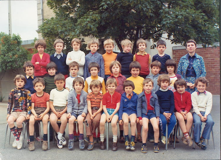 Photo de classe CE1 de 1975, ECOLE SAINTE MARIE DES VALLEES - Copains d ...