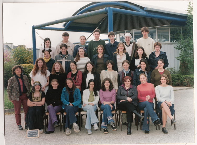 Photo de classe Terminale ES de 2002, Lycée Jean Moulin - Copains d'avant