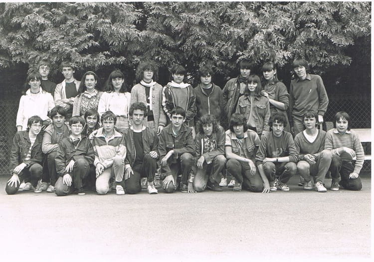 Photo de classe 3ème de 1983, Collège Du Jardin Des Plantes Copains d'avant Photo de classe 3ème de 1983, Collège Du Jardin Des Plantes Copains d'avant