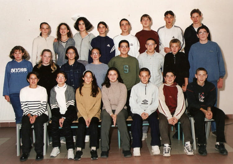 Photo de classe 4ème d de 2001, Collège Guillaume De Lorris - Copains d