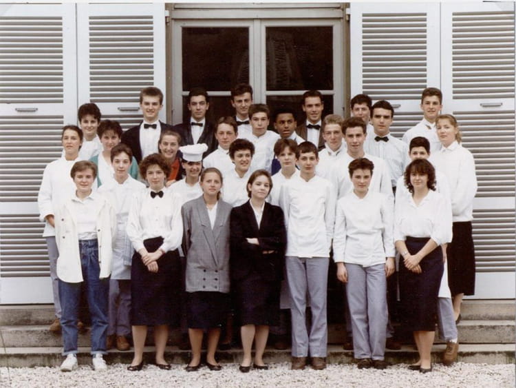 Photo de classe 1 ère TTH PROMO 89 de 1988, Lycée Hôtelier H. Friant