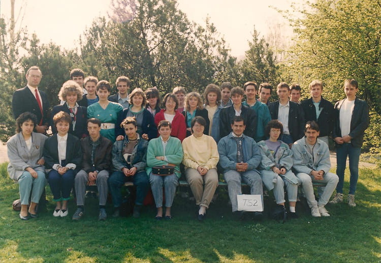 Photo de classe BTS Compta 2éme année de 1988, Lycée Blaise Pascal ...
