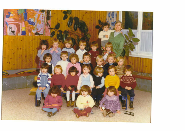 Photo de classe 1ère année maternelle de 1982, Ecole Du Cariot ...