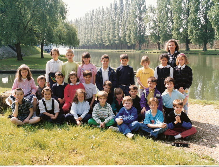 Photo de classe CE2 de 1992, Ecole Sainte Marie (Melun) Copains d'avant