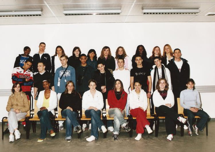 Photo de classe T STT 1 de 2004, Lycée Guillaume Budé - Copains d'avant