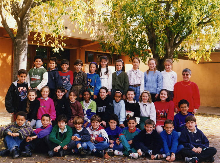 Photo de classe CM2 de 1992, ECOLE SAINT BARNABE Copains d'avant