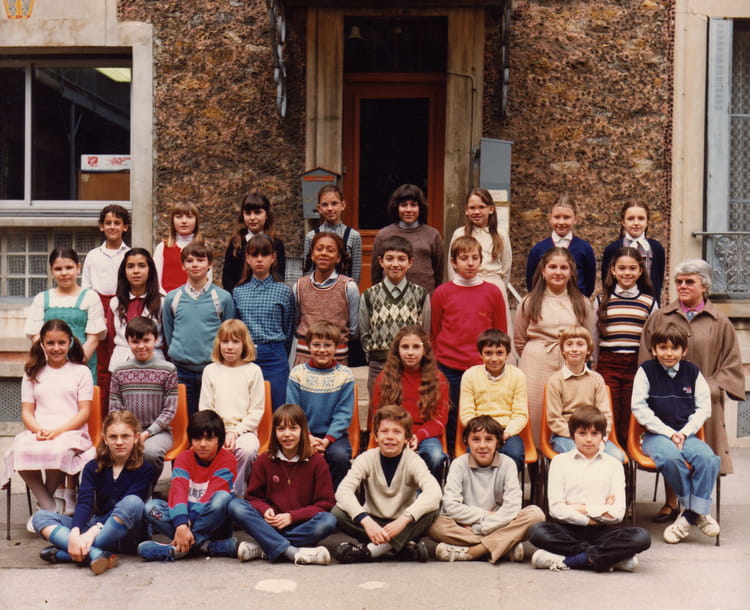 Photo de classe CM2 de 1981, ECOLE SAINTE MARIE - Copains d'avant