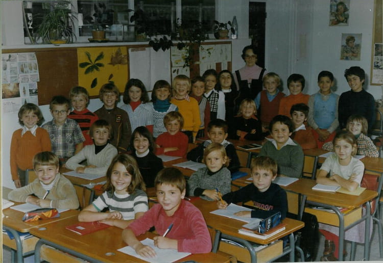 Photo de classe CE2 de 1977, ECOLE JEAN SARRAILH Copains d'avant