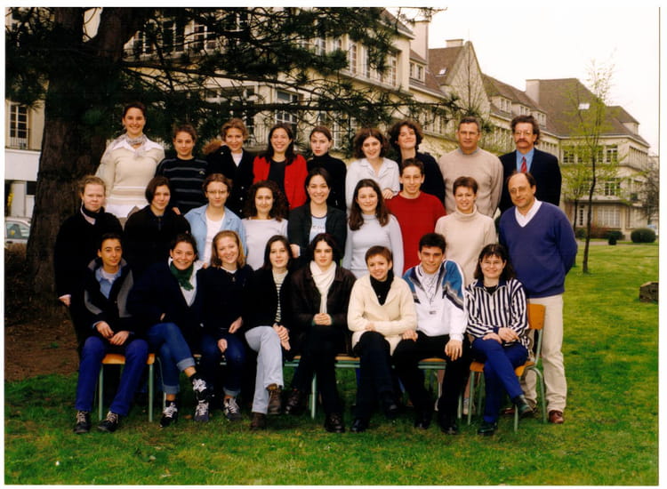 Photo De Classe Terminale L 1e Fois De 1998 Lycee Sainte Marie Copains D Avant