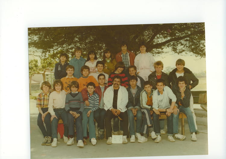 Photo de classe 5èmeB de 1980, Collège Notredamedesanges Copains d'avant Photo de classe 5èmeB de 1980, Collège Notredamedesanges Copains d'avant