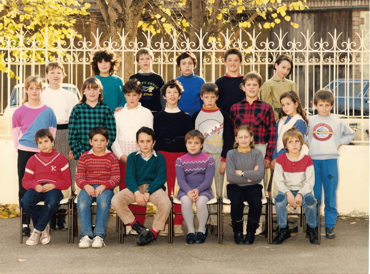 Photo de classe Primaire de 1987, Ecole De La Republique (Malay Le Grand) Copains d'avant Photo de classe Primaire de 1987, Ecole De La Republique (Malay Le Grand) Copains d'avant