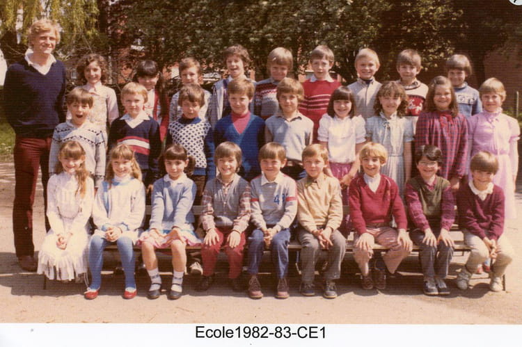 Photo de classe Ce1 de 1983, ECOLE MARIE CURIE - Copains d'avant