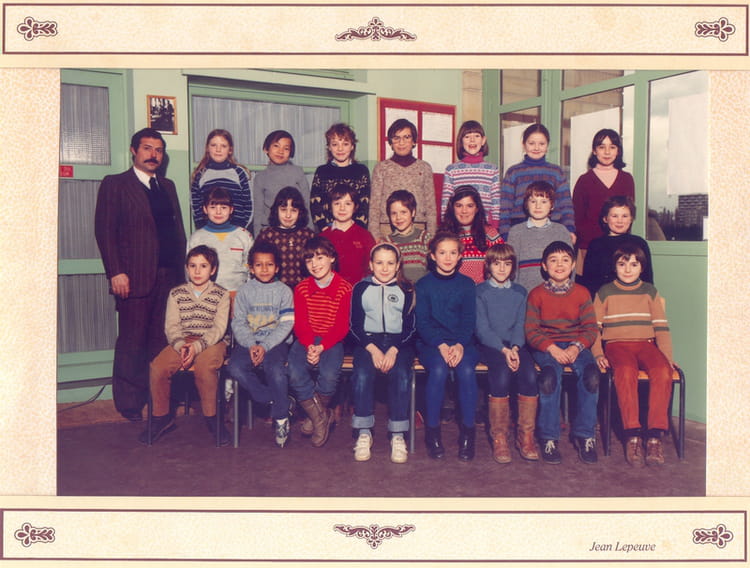Photo de classe CM1 ? de 1983, ECOLE PIERRE ET MARIE CURIE - Copains d ...