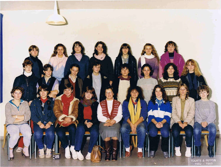 Photo de classe 1ère G1 de 1982, Lycée Jeanfrançois Millet Copains d'avant