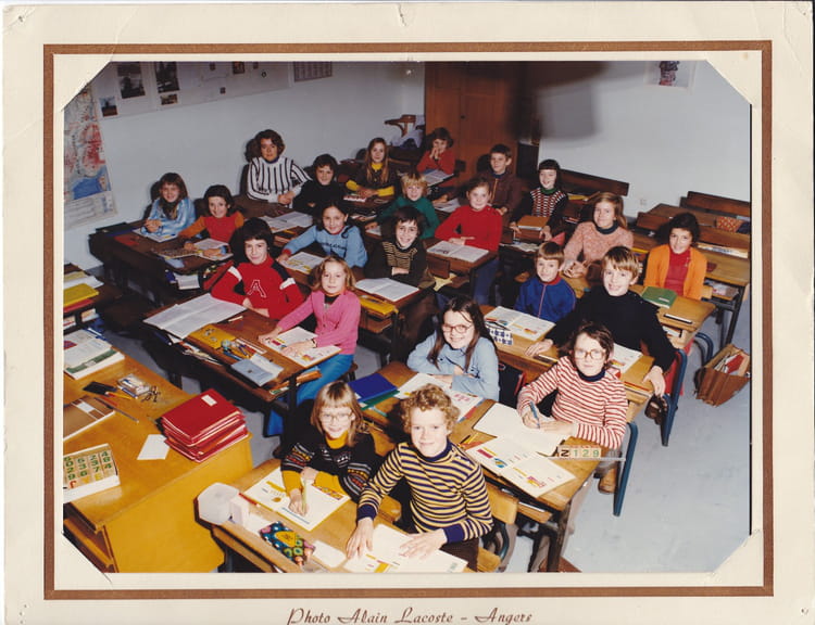 Photo de classe CM1 de 1976, Ecole De La Sainte Famille (Periers