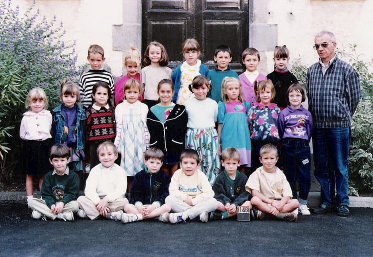 Photo De Classe CP De 1990 ECOLE DU PALAIS Copains D avant photo-de-classe-cp-de-1990-ecole-du-palais-copains-d-avant