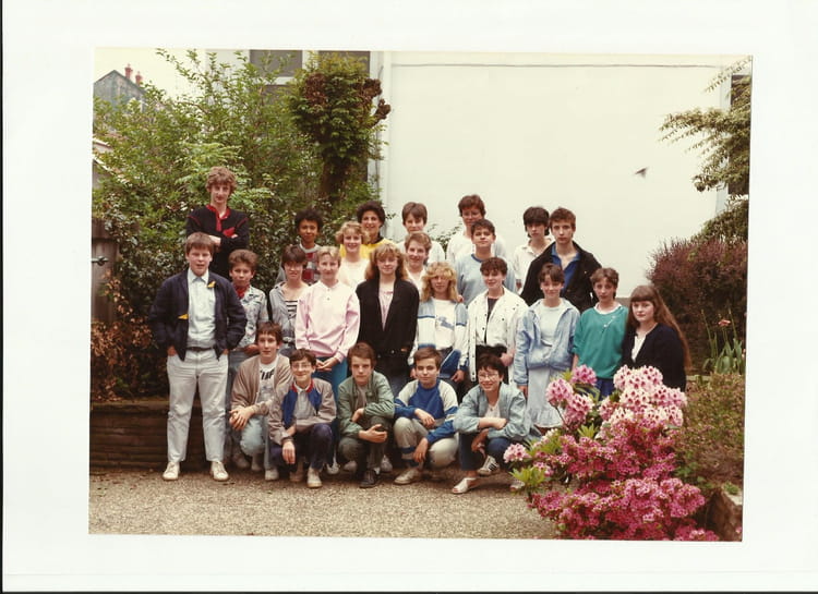 Photo de classe 5 eme notre dame de la providence de 1984, NOTRE DAME DE LA PROVIDENCE Copains