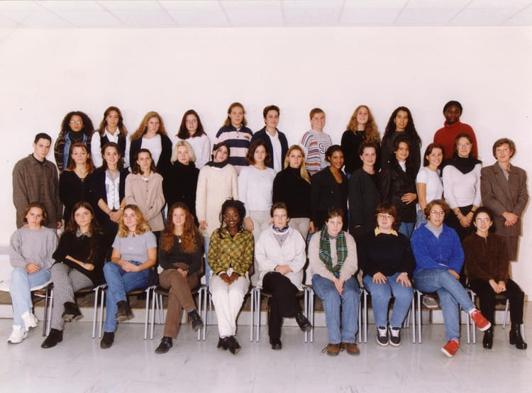 Photo de classe Terminale STT ACA de 1997, Lycée Uruguay France ...