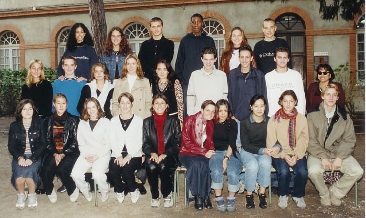 Photo de classe Terminale ES 2 de 2002, Lycée Saint-sernin - Copains d ...