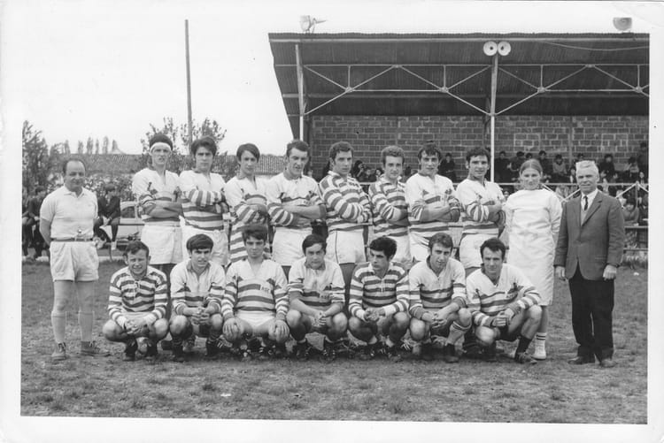 Photo Ase Rugby Eymet Photo de classe Equipe Rugby de 1968, College Eymet (24) - Copains d'avant