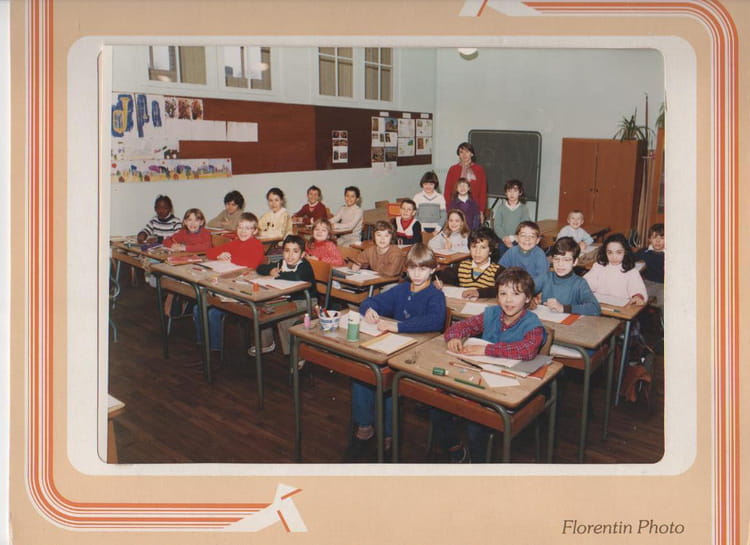 Photo de classe Photo 421 de 1983, ECOLE MARIE CURIE - Copains d'avant