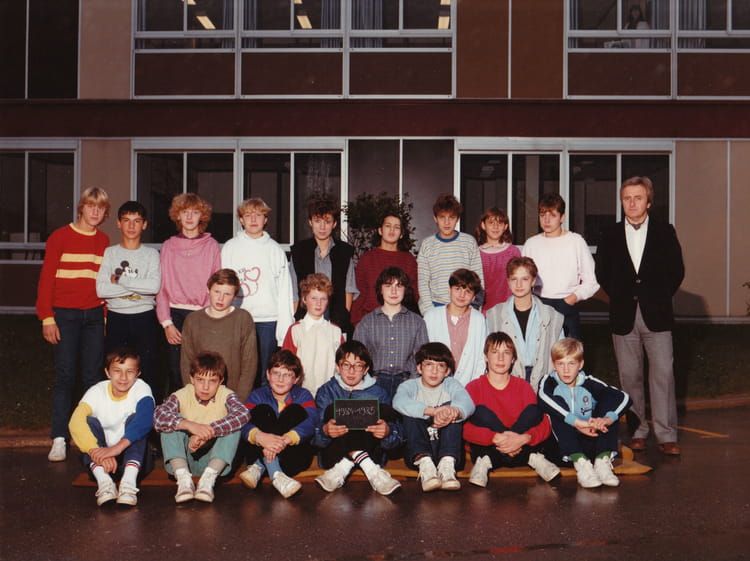 Photo de classe 4 ième de 1985, Collège Michel De Montaigne - Copains d ...