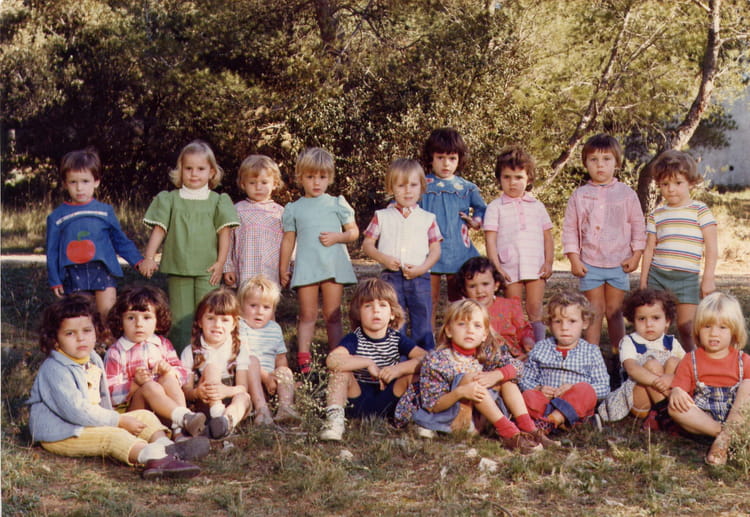 Photo de classe Maternelle ecole des Pins 1975 de 1975, ECOLE DES PINS Copains d'avant Photo de classe Maternelle ecole des Pins 1975 de 1975, ECOLE DES PINS Copains d'avant