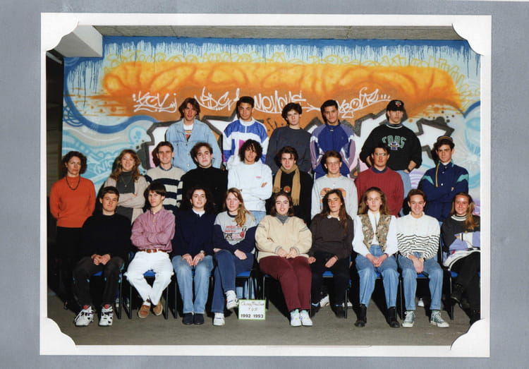 Photo de classe Terminale D2 de 1993, Lycée Thierry Maulnier - Copains ...